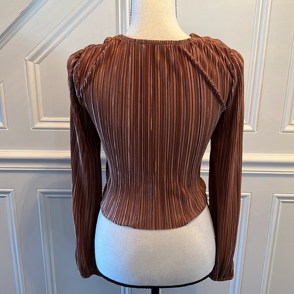 Idem Ditto- Long Sleeve Crop Top With Pull Tie - Picture 2 of 8